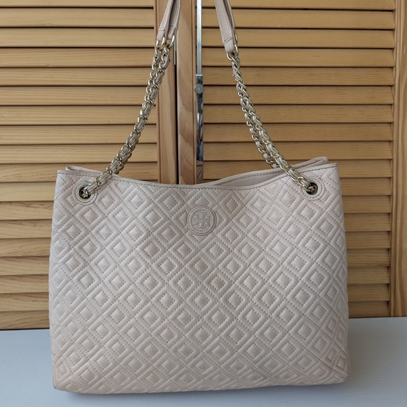 Tory Burch Quilted Cream Shoulder Bag - Picture 3 of 16